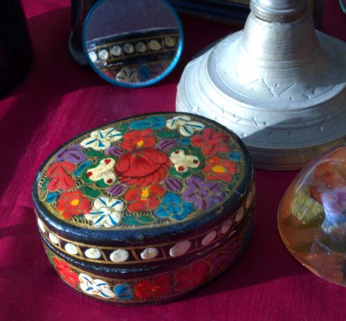 petite boîte avec fleurs d'inde