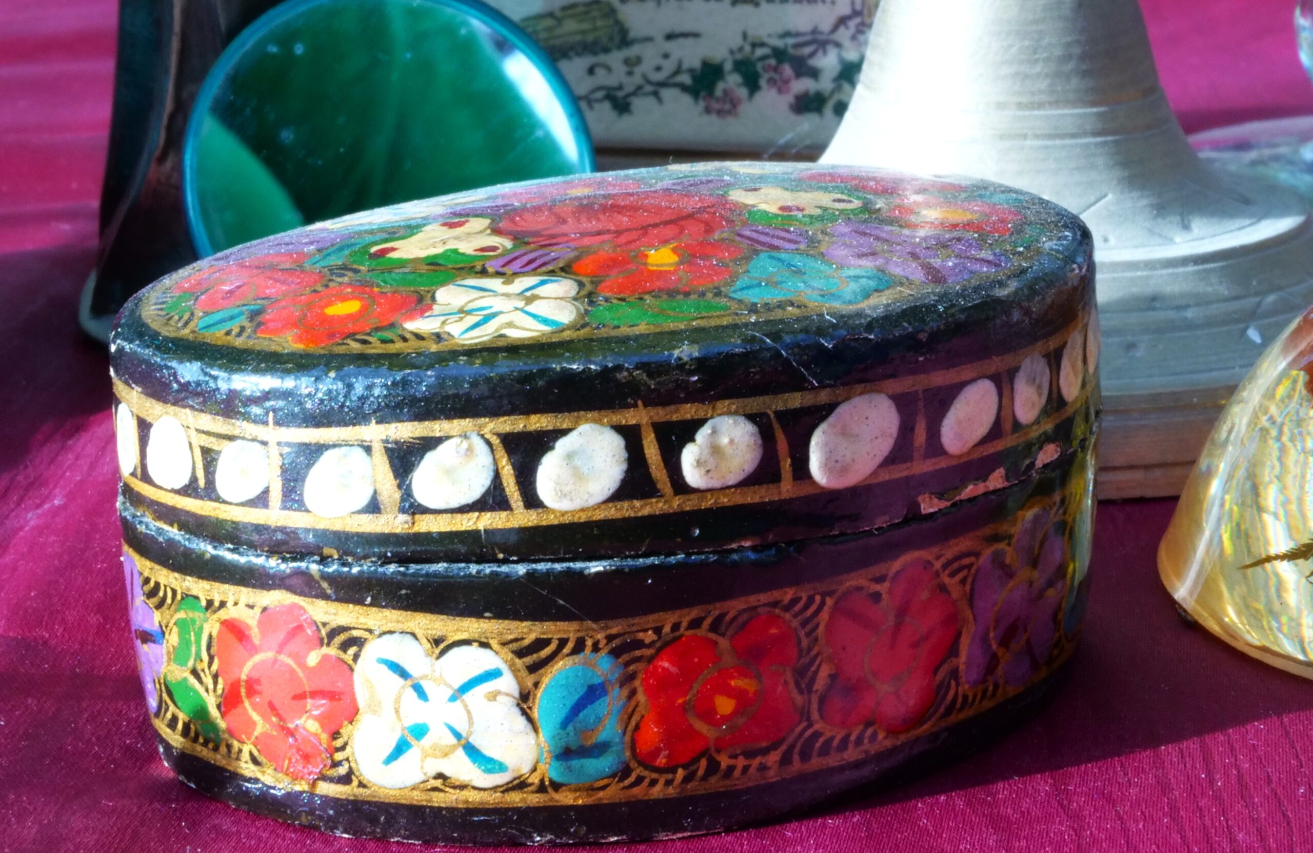 petite boîte avec fleurs d'inde petite boîte avec fleurs d'inde