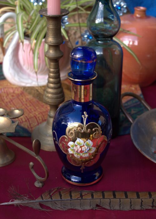 bouteille bleu et doré en verre