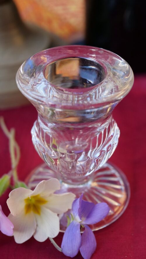 bougeoir en verre transparent